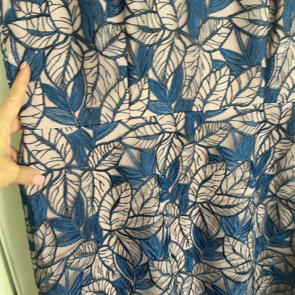 Elegant Blue and Purple Leaf Pattern Dress - Picture 4 of 4